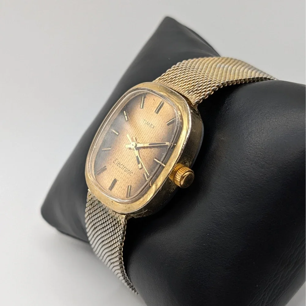 Timex Electronic Vintage Cushion Case Watch Tiger Eye Style Gold Tone Mesh 29mm